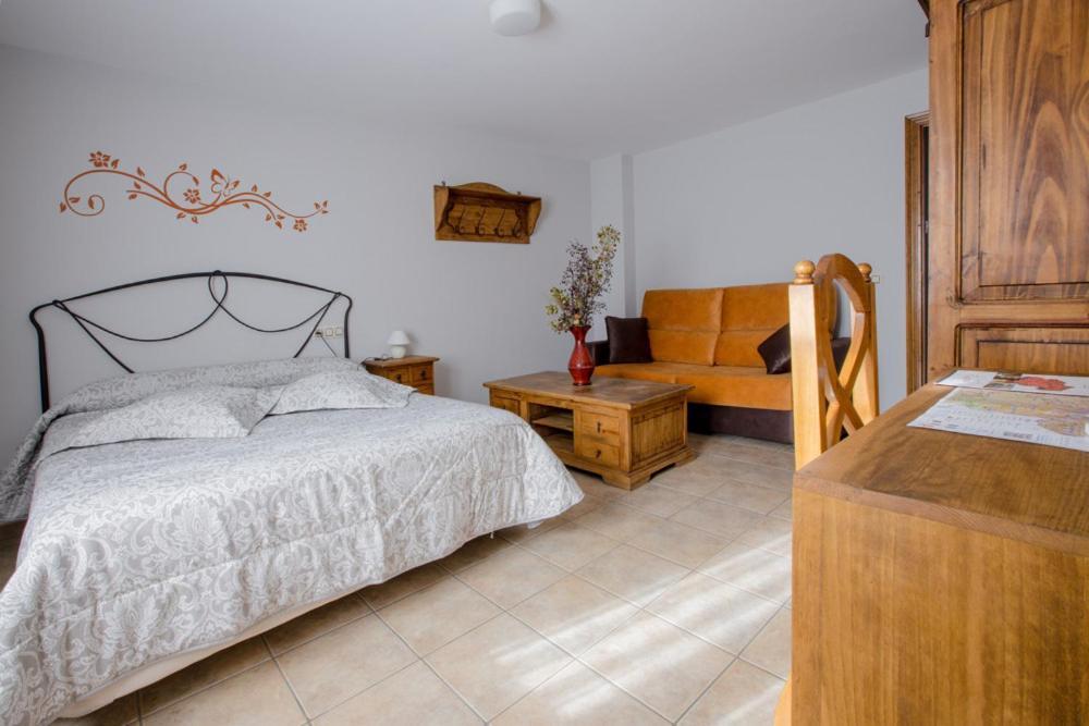 Hostal Antiguo Hospital Linares de Mora Dış mekan fotoğraf