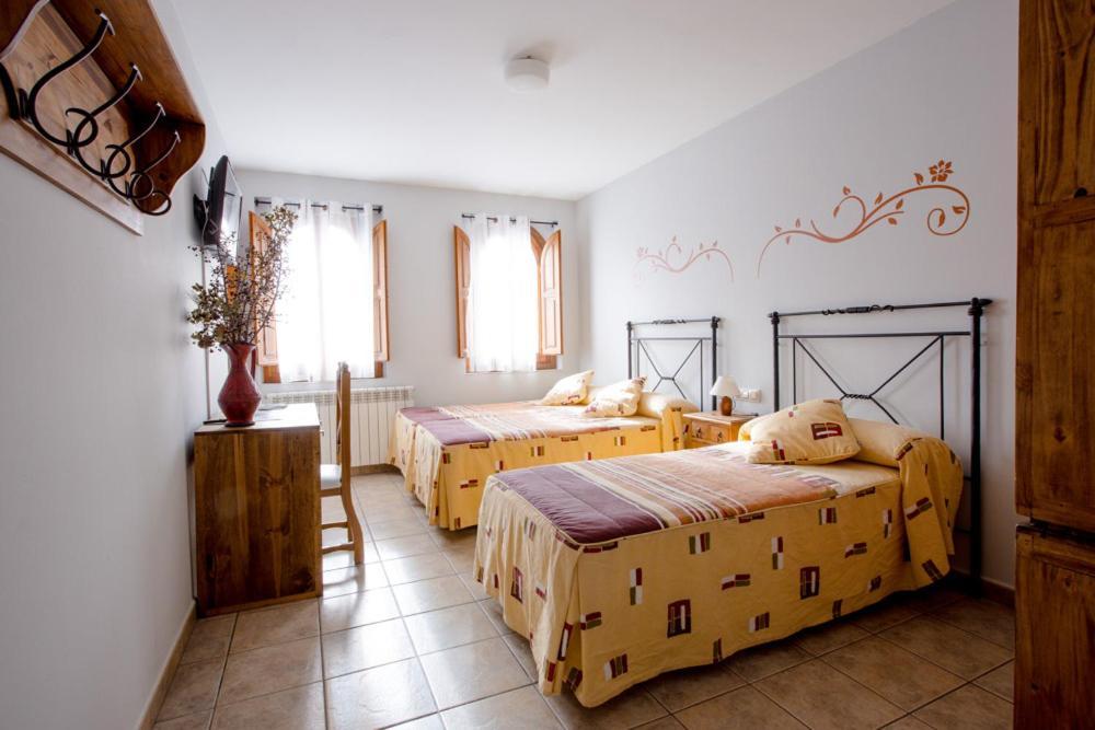 Hostal Antiguo Hospital Linares de Mora Dış mekan fotoğraf